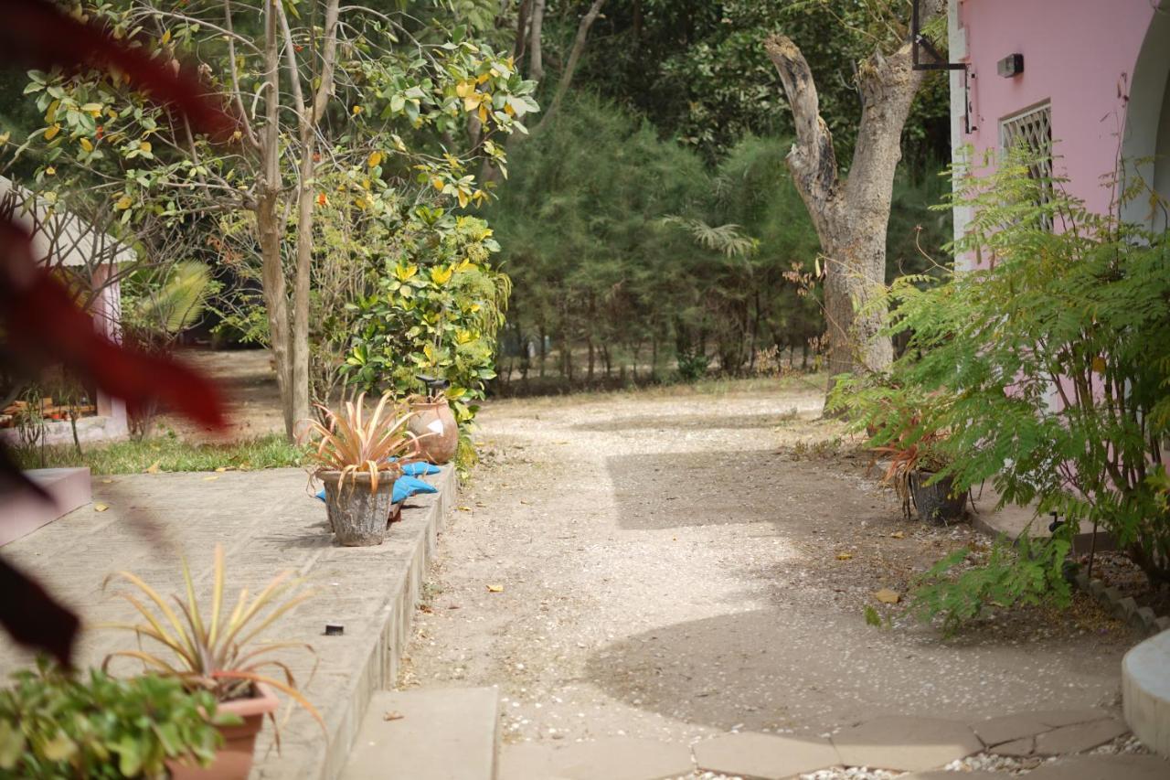 Villa Amarant - Private Garden with Pool Retreat Sanyang Buitenkant foto